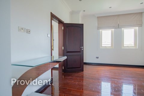 Villa de 4 dormitorios en Jumeirah Islands, UAE No. 2200 17