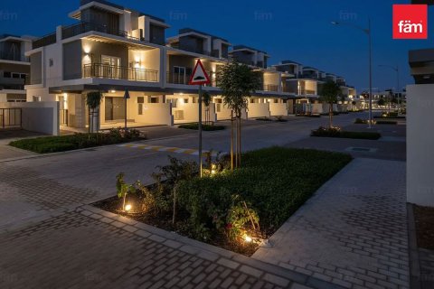 Таунхаус с 3 спальнями в Дубай, ОАЭ №145273 3