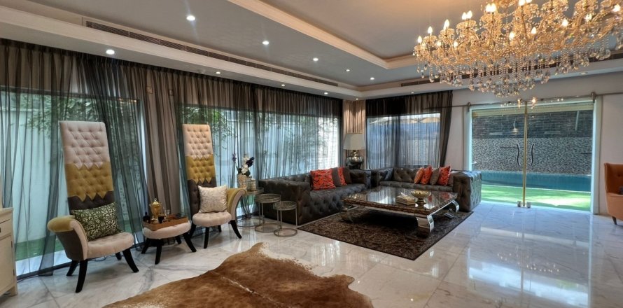 4 bedrooms Villa in Amwaj Islands, Bahrain No. 105515