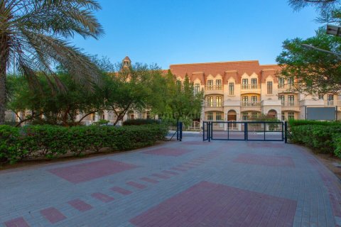 Квартира с 2 спальнями в Джумейра Вилладж Серкл, ОАЭ №143942 3