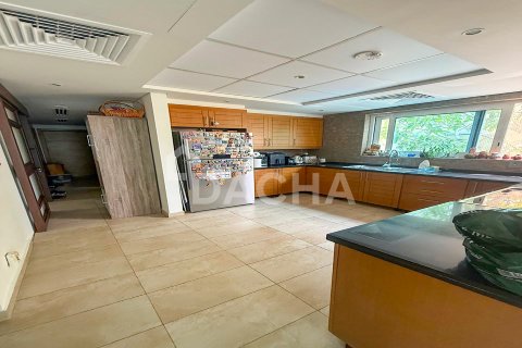 Вилла с 4 спальнями в Jumeirah Park, ОАЭ №155423 9