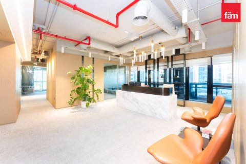 Commercial property de 662.9m² en Dubai, UAE No. 147825 8