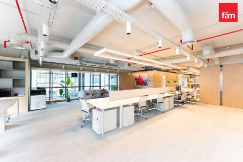 Commercial property de 662.9m² en Dubai, UAE No. 147825