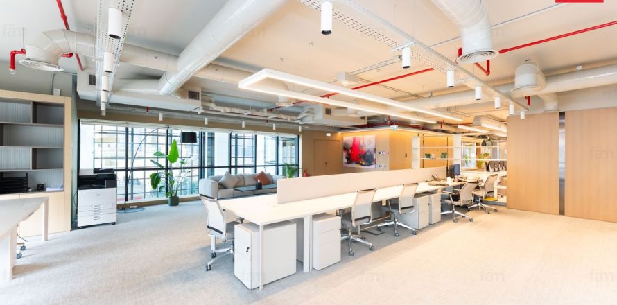 Commercial property de 662.9m² en Dubai, UAE No. 147825