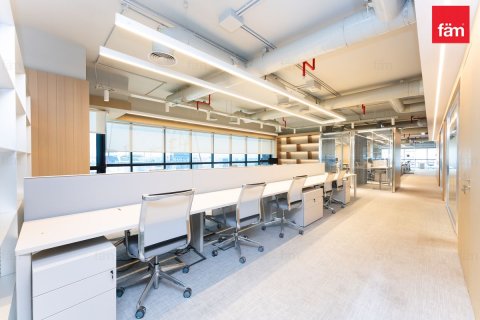 Commercial property de 662.9m² en Dubai, UAE No. 147825 7