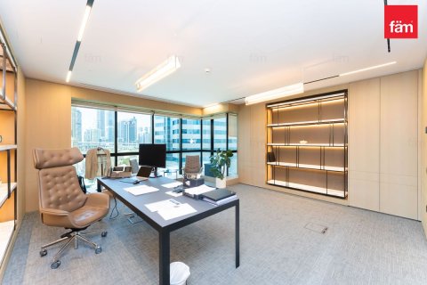 Commercial property de 662.9m² en Dubai, UAE No. 147825 11