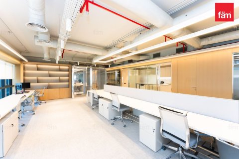 Commercial property de 662.9m² en Dubai, UAE No. 147825 3