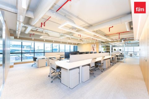 Commercial property de 662.9m² en Dubai, UAE No. 147825 15