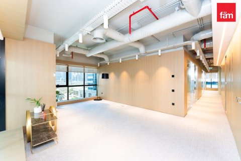 Commercial property de 662.9m² en Dubai, UAE No. 147825 13