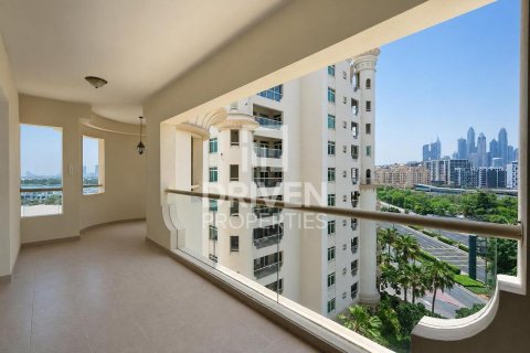 Квартира с 3 спальнями в Shoreline Apartments, ОАЭ №192374 16