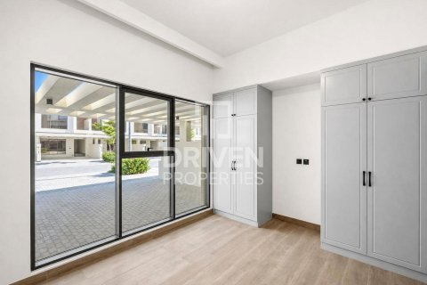 Townhouse de 4 dormitorios en Damac Lagoons, UAE No. 207398 8