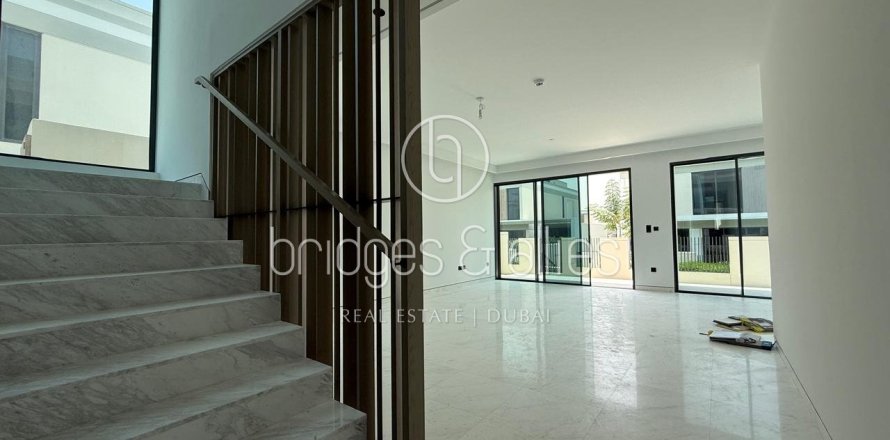Villa de 4 dormitorios en Dubai, UAE No. 103600