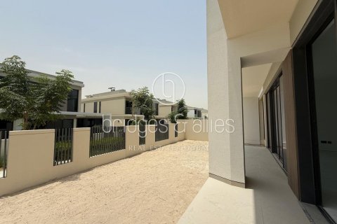 Villa de 4 dormitorios en Dubai, UAE No. 103600 8