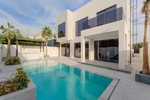Вилла с 5 спальнями в Jumeirah Park, ОАЭ №146989