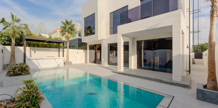 Вилла с 5 спальнями в Jumeirah Park, ОАЭ №146989