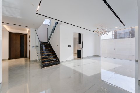 Вилла с 5 спальнями в Jumeirah Park, ОАЭ №146989 9