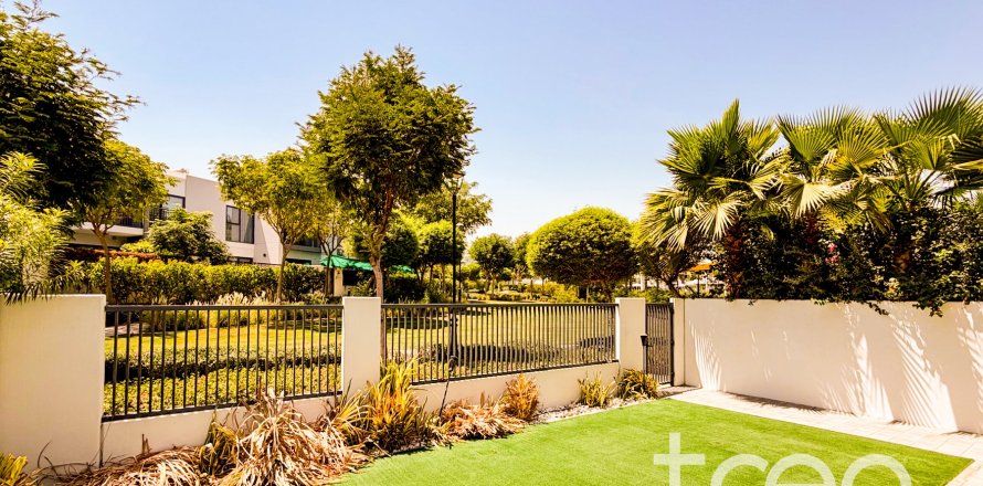 4 bedrooms Townhouse in Dubai, UAE No. 186657