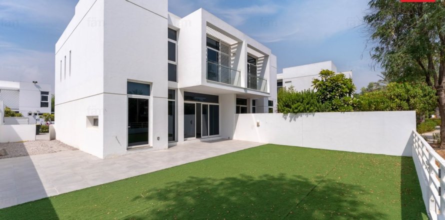 Villa de 3 dormitorios en Dubai, UAE No. 186386