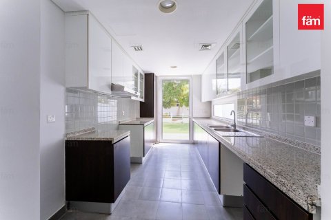 Villa de 3 dormitorios en Dubai, UAE No. 186386 7