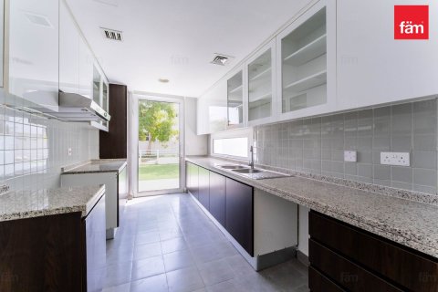 Villa de 3 dormitorios en Dubai, UAE No. 186386 6