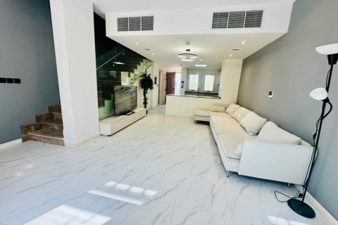 2 bedrooms Villa in Rukan, UAE No. 145143 10