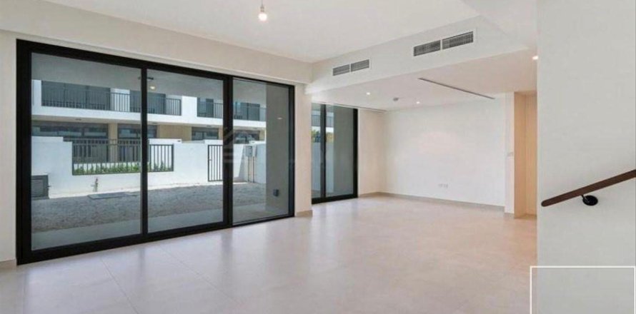 Таунхаус с 3 спальнями в Town Square, ОАЭ №136543