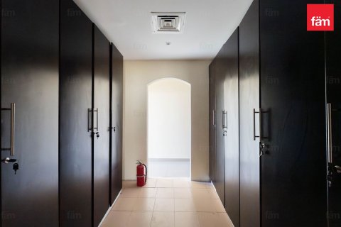 Villa de 6 dormitorios en Al Barsha, UAE No. 135853 3