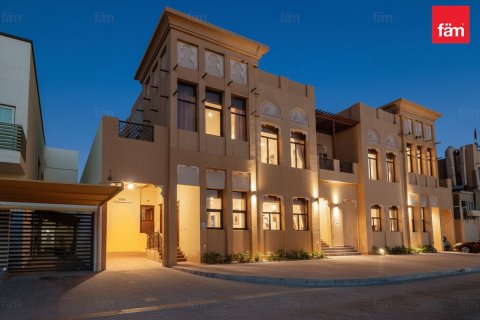 Villa de 6 dormitorios en Al Barsha, UAE No. 135853