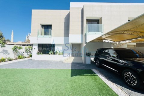 Villa de 3 dormitorios en Jumeirah, UAE No. 82722 4