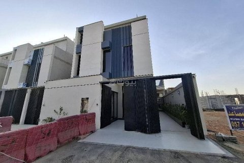 4 bedrooms Villa in Riyadh, Saudi Arabia No. 67372 1