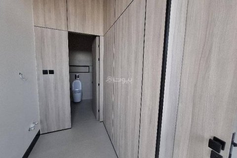 4 bedrooms Villa in Riyadh, Saudi Arabia No. 67372 6