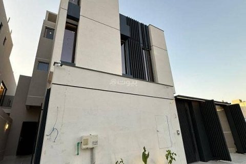Villa de 4 dormitorios en Riyadh, Saudi Arabia No. 67372 1