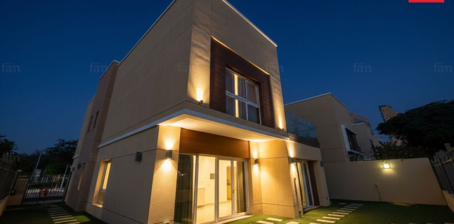 Вилла с 4 спальнями в Аль-Барша, ОАЭ №145193