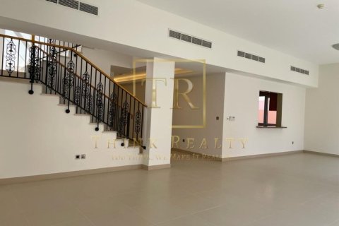 4 bedrooms Villa in Nadd Al Sheba, UAE No. 9600 8