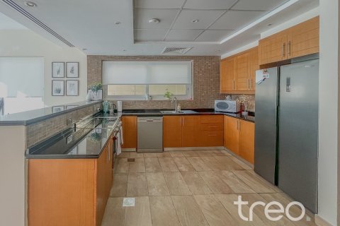 Villa de 4 dormitorios en Legacy, UAE No. 188104 6