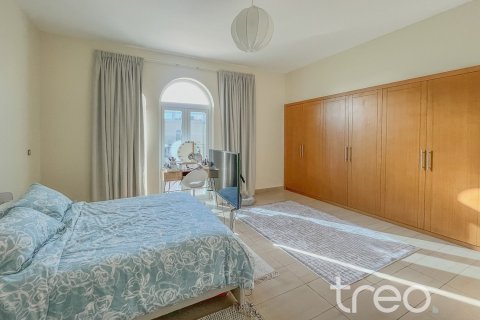 Villa de 4 dormitorios en Legacy, UAE No. 188104 11