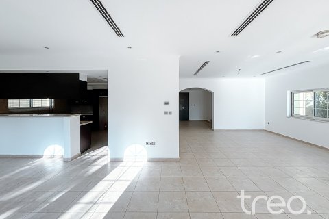 3 bedrooms Villa in Legacy, UAE No. 188108 8