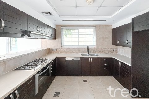 3 bedrooms Villa in Legacy, UAE No. 188108 9