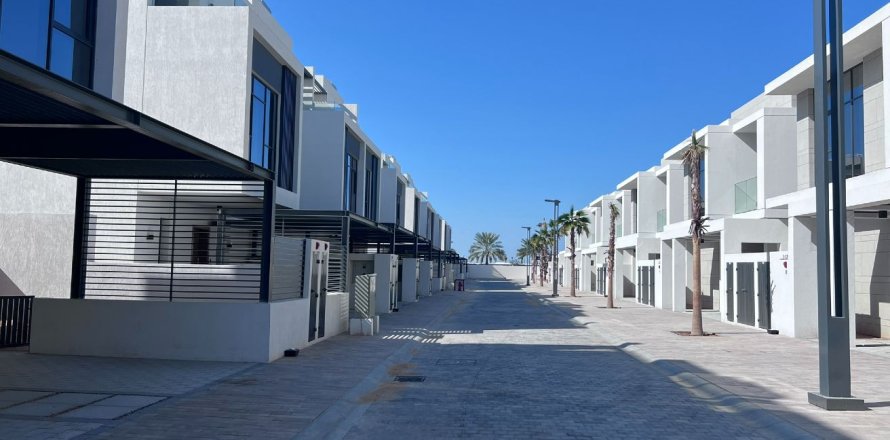 4 bedrooms Villa in Ras Al Khaimah, UAE No. 184163