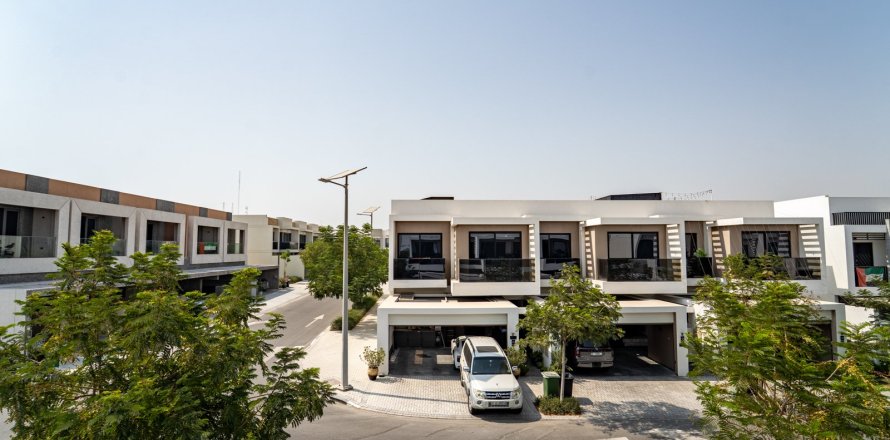 4 bedrooms Townhouse in Dubai, UAE No. 183392