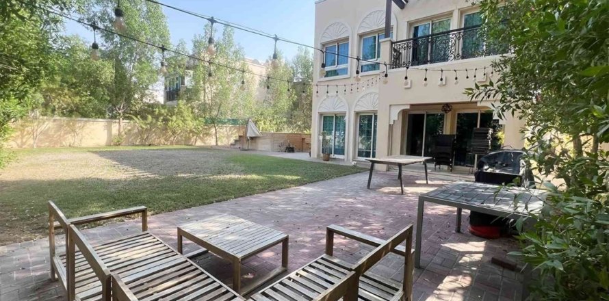 Villa de 2 chambres à Jumeirah Village Triangle, UAE No. 183391
