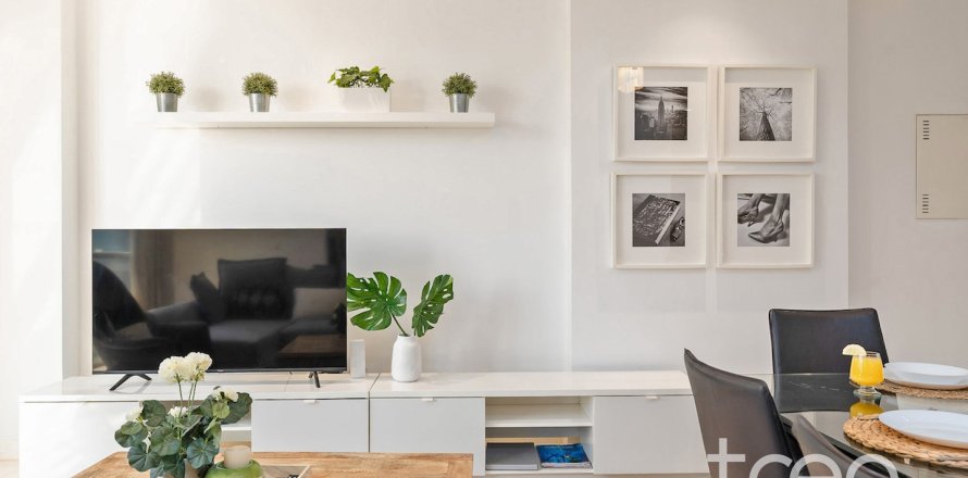 2 bedrooms Apartment in Al Barsha 1, UAE No. 188148