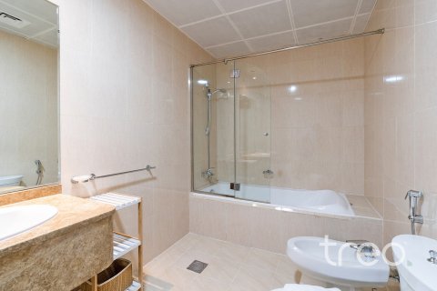 2 bedrooms Apartment in Al Barsha 1, UAE No. 188148 9