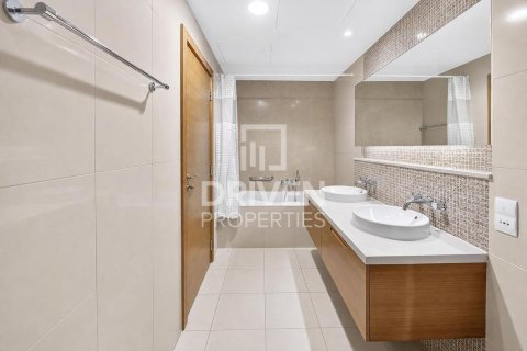Apartment de 2 dormitorios en Claren Towers, UAE No. 204097 24