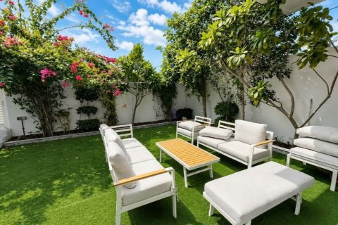 Townhouse de 3 dormitorios en Arabella Townhouses, UAE No. 163804 14