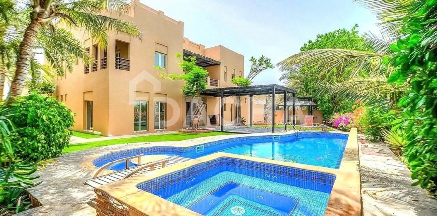 Villa de 6 chambres à Meadows, UAE No. 167682