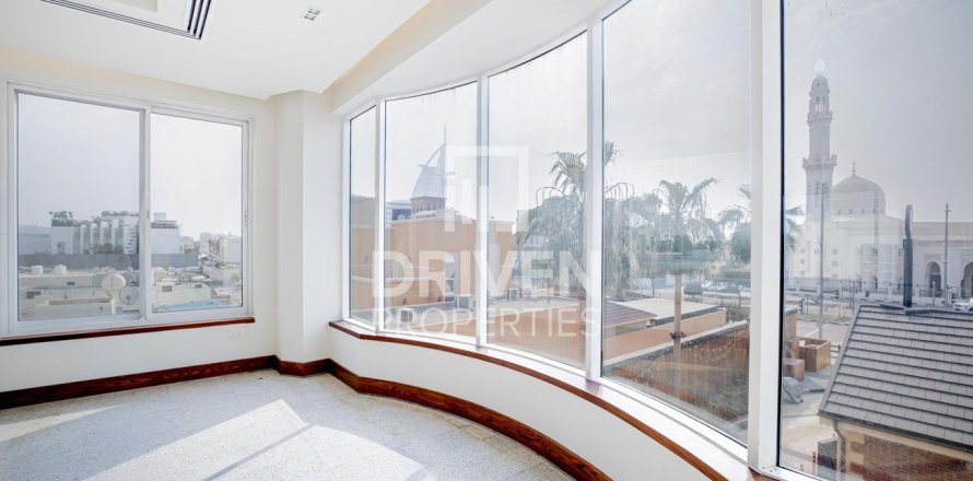 Вилла с 7 спальнями в Umm Suqeim 3, ОАЭ №138679