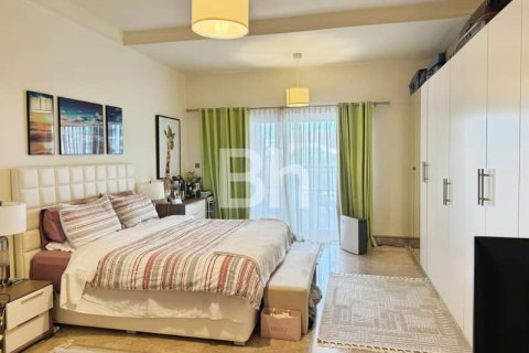 4 bedrooms Apartment  No. 115645 14