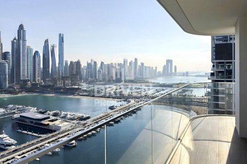 Apartment de 3 dormitorios en EMAAR Beachfront, UAE No. 202660 15