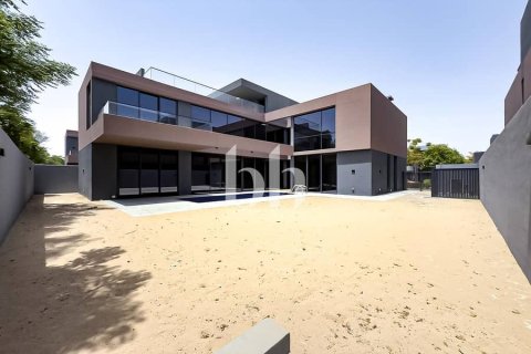 Villa de 5 dormitorios No. 113188 2